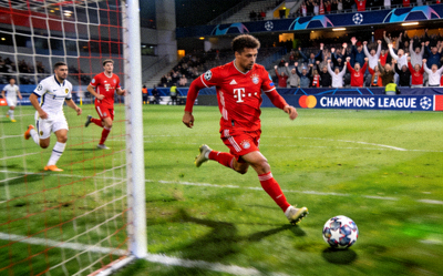 欧冠联赛淘汰赛阶段，拜仁慕尼黑进攻瞬间